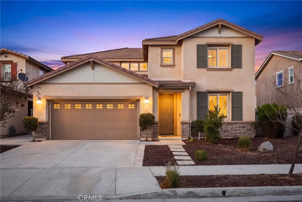Single Family Residence for rent at 6898 Cache Way, Jurupa Valley, CA featuring 5 beds and 3 baths