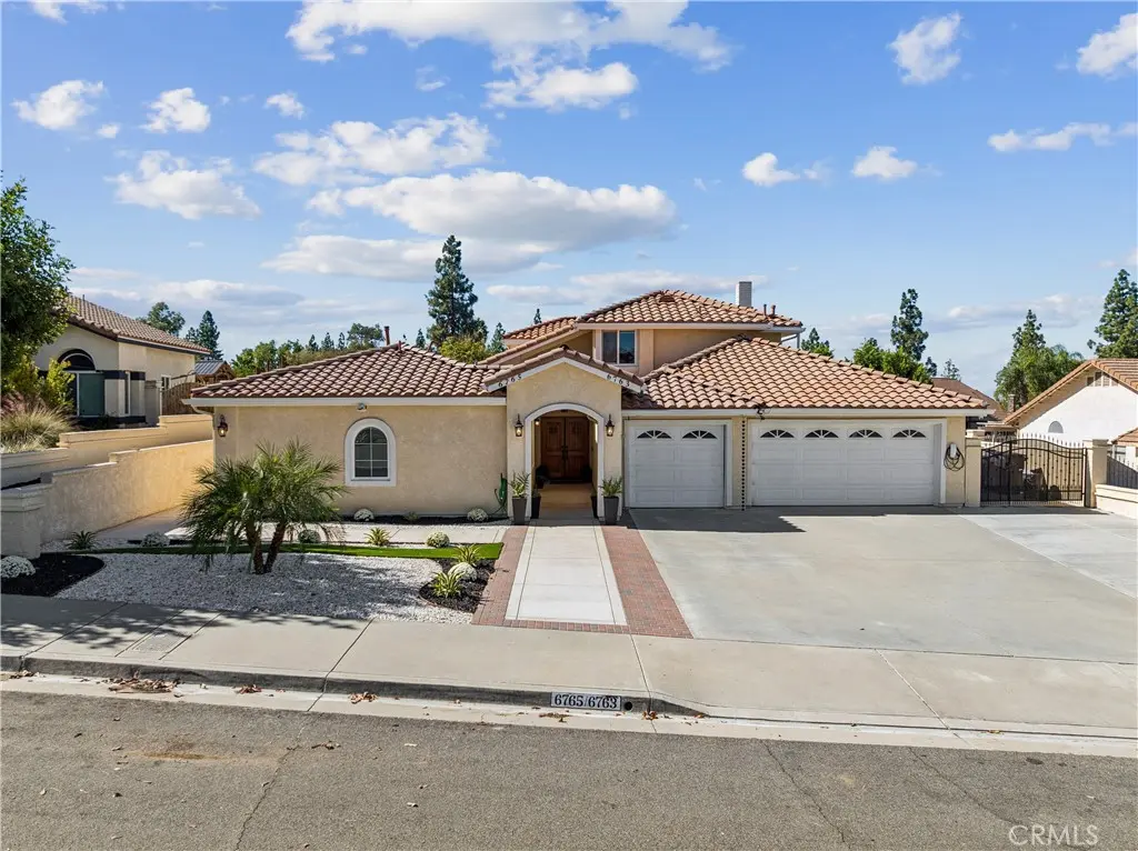 Single Family Residence for sale at 6763 Ridgeside Drive, Riverside, CA featuring 5 beds and 4 baths