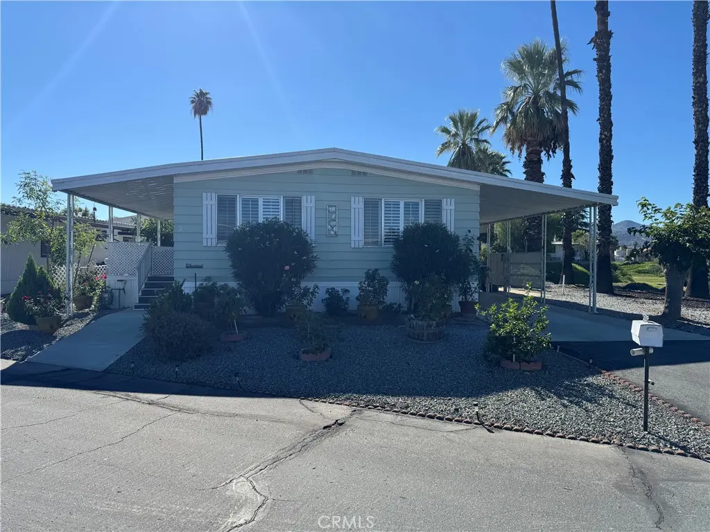 Manufactured In Park for sale at 42751 East Florida Avenue 7, Hemet, CA featuring 2 beds and 2 baths