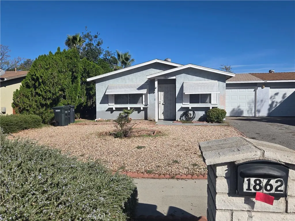 Apartment for rent at 1862 Calle Diablo, Hemet, CA featuring 2 beds and 1 bath
