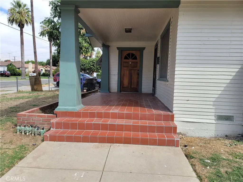 Single Family Residence for rent at 3294 Brockton, Riverside, CA featuring 3 beds and 2 baths