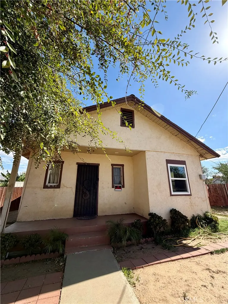 Single Family Residence for rent at 4264 Victoria, Riverside, CA featuring 2 beds and 1 bath