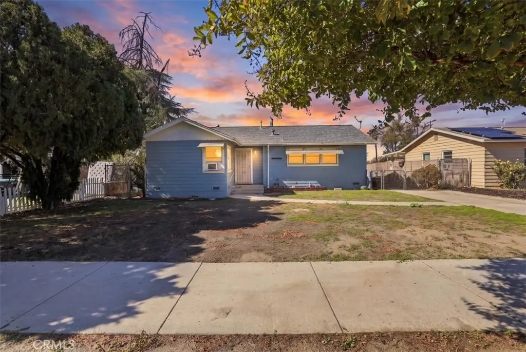 Single Family Residence for sale at 425 S Carmalita, Hemet, CA featuring 2 beds and 1 bath