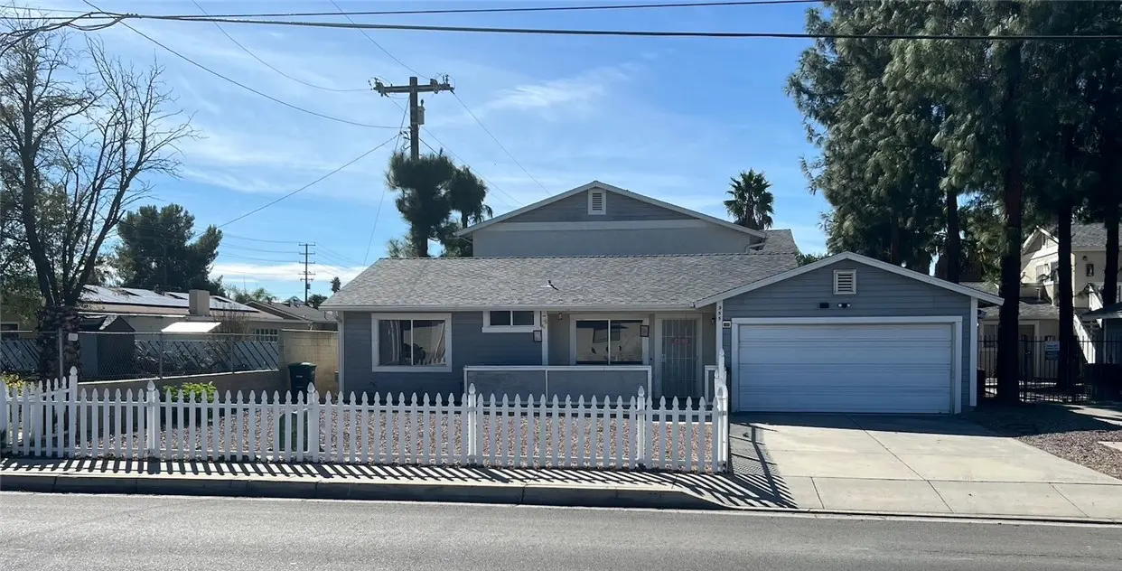 Quadruplex for sale at 955 W Devonshire, Hemet, CA