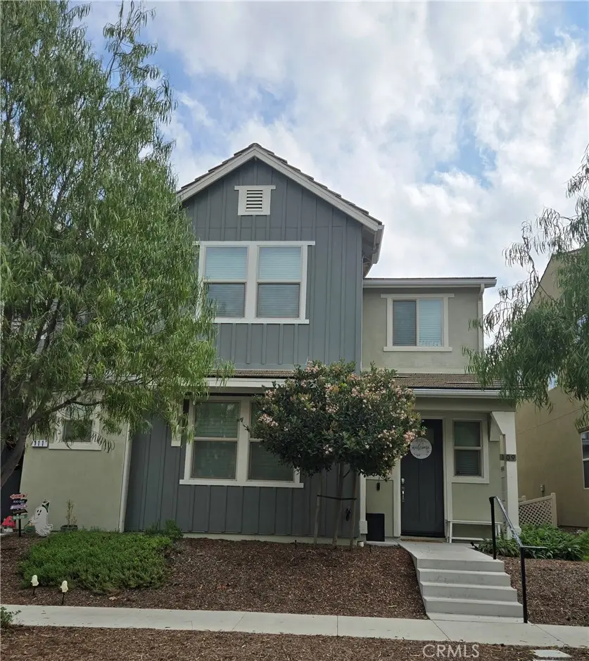 Townhouse for rent at 2625 Verna Drive 109, Corona, CA featuring 3 beds and 3 baths