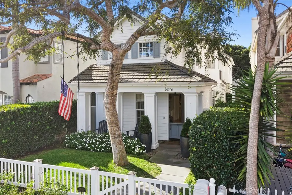 Residential for sale at 2001 Haven, Newport Beach, Orange County, CA featuring 4 beds and 4 baths