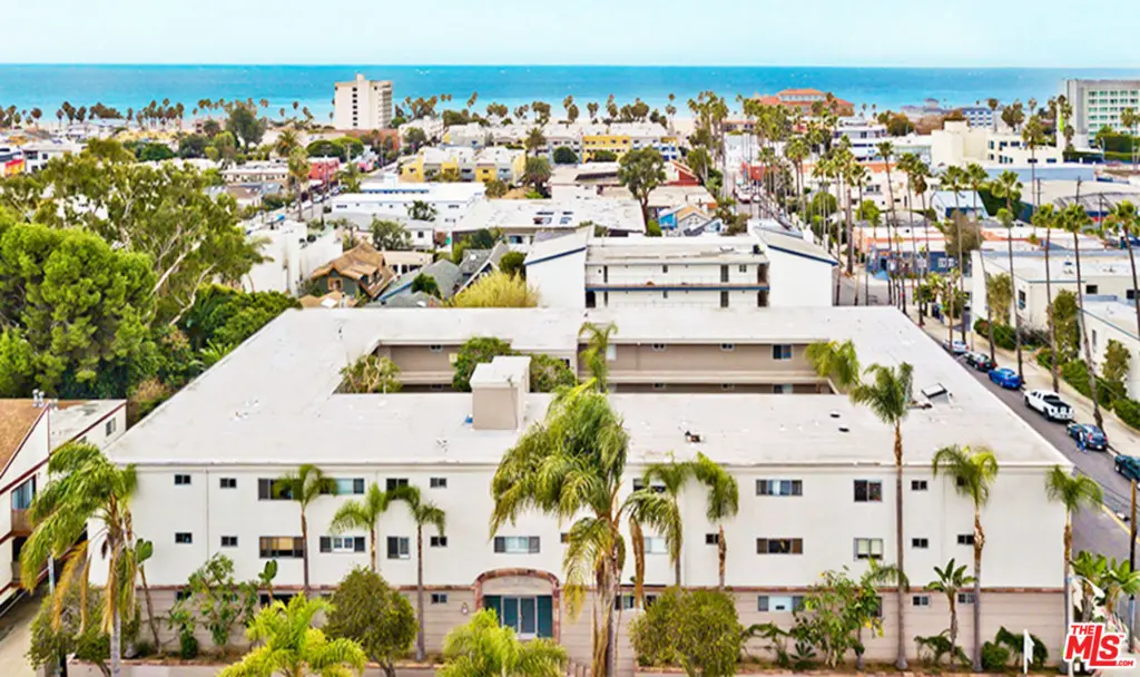 Residential Lease for rent at 2002 4TH Street 312, Santa Monica, Los Angeles County, CA featuring 1 bed and 1 bath
