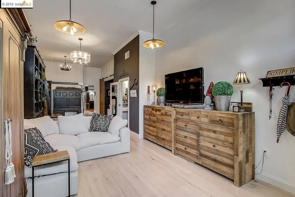 Loft for sale at 3139 West St, Oakland, CA featuring 1 bed and 2 baths