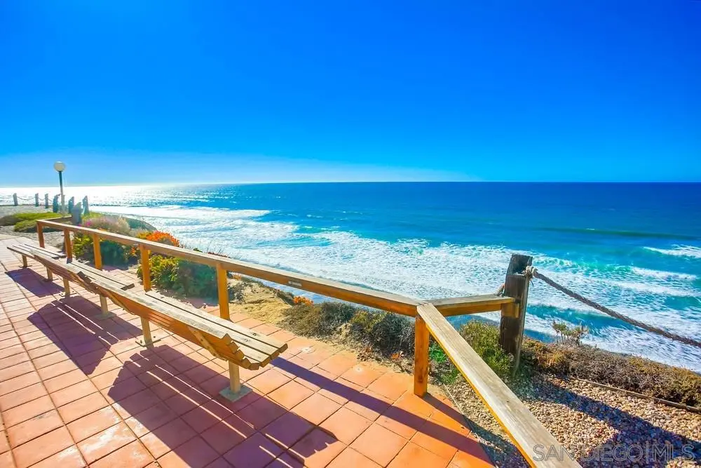 Residential Lease for rent at 429 S Sierra Ave 128, Solana Beach, San Diego County, CA featuring 2 beds and 2 baths