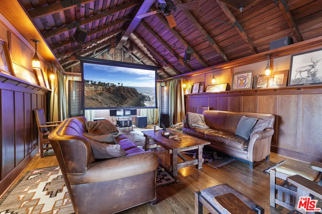 Residential Lease for rent at 4311 Victoria Park Drive, Los Angeles, Los Angeles County, CA featuring 5 beds and 5 baths